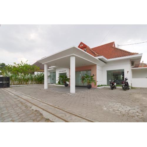 RedDoorz Plus @ Demangan Gejayan