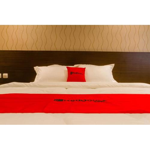 RedDoorz Plus @ Dipatiukur