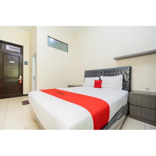 RedDoorz Plus @ Grace Residence Surabaya