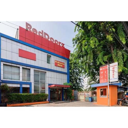 RedDoorz Plus @ Jalan Pemuda Jakarta