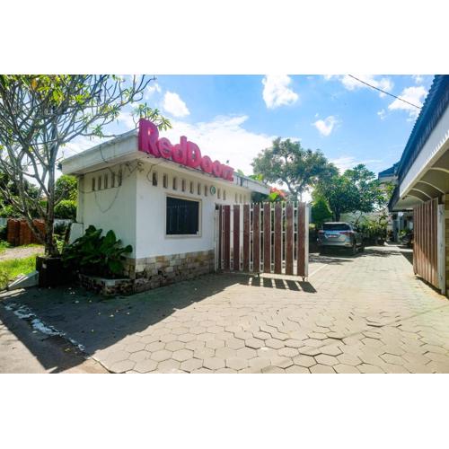 RedDoorz Plus near Adisucipto Airport 2