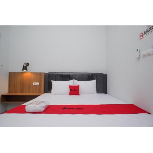 RedDoorz Plus near Alun Alun Kota Blora