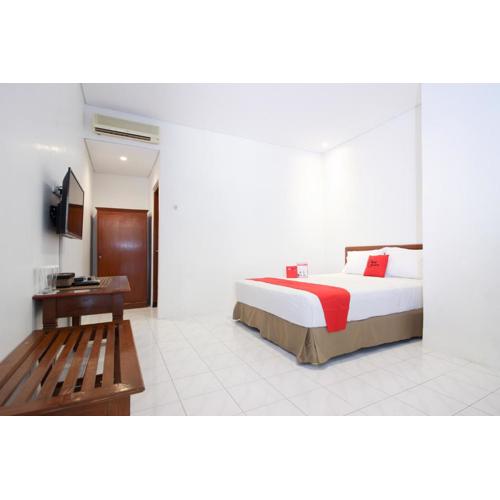 RedDoorz Plus near Alun Alun Selatan 2