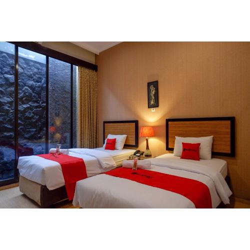 RedDoorz Plus near Amplaz Yogyakarta