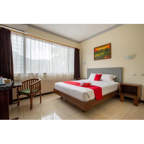 RedDoorz Plus near Balai Kota Batu 2