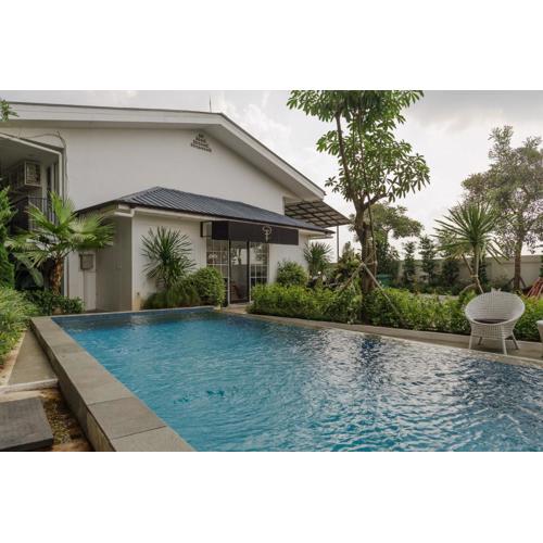 RedDoorz Plus near Exit Toll Puncak 2