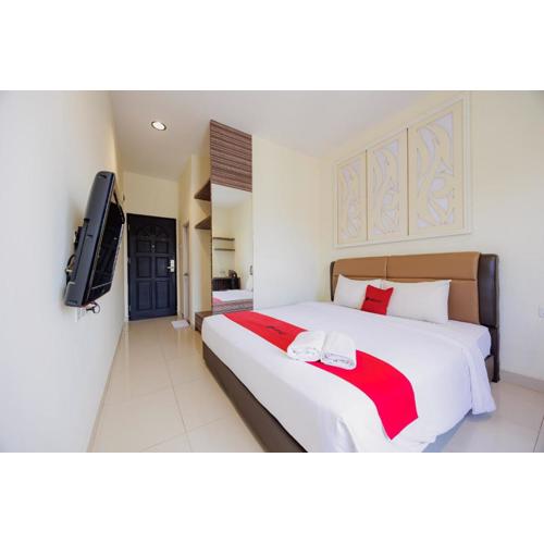 RedDoorz Plus near Ferry Terminal Batam Center