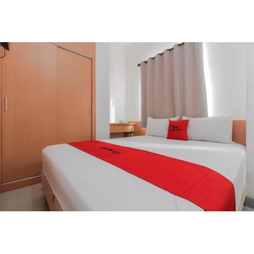 RedDoorz Plus near Galaxy Bekasi