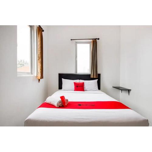 RedDoorz Plus near Galaxy Mall