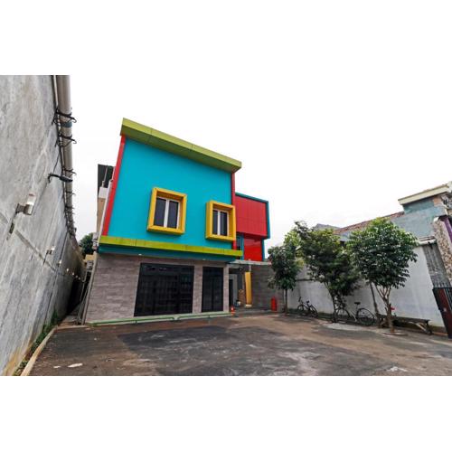 RedDoorz Plus near Halim Perdanakusuma 2