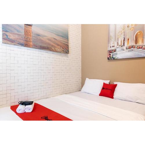 RedDoorz Plus near Hayam Wuruk 2