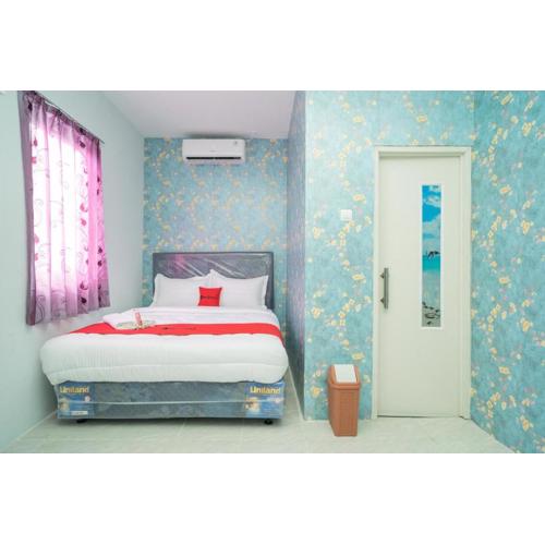 RedDoorz Plus near ITC Cempaka Mas 2