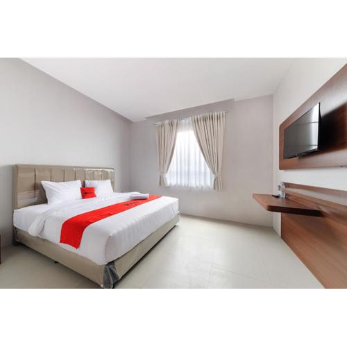 RedDoorz Plus Near Kebun Raya Bogor