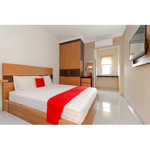 RedDoorz Plus near Palembang Square Mall