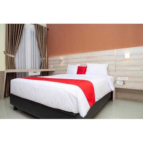 RedDoorz Plus near Pasundan University