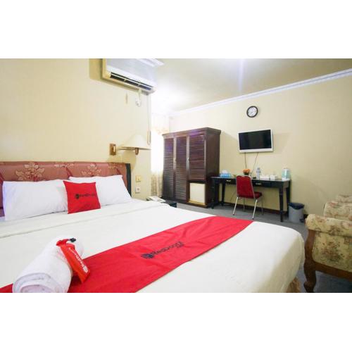 RedDoorz plus near Pelabuhan Bitung