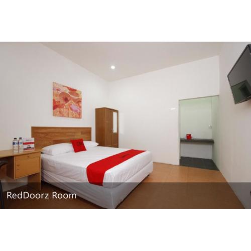 RedDoorz Plus near Plaza Indonesia