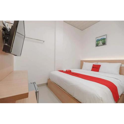 RedDoorz Plus near RS RK Charitas 2 Palembang
