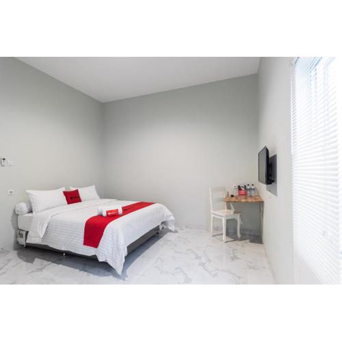 RedDoorz Plus near RS USU Medan 2