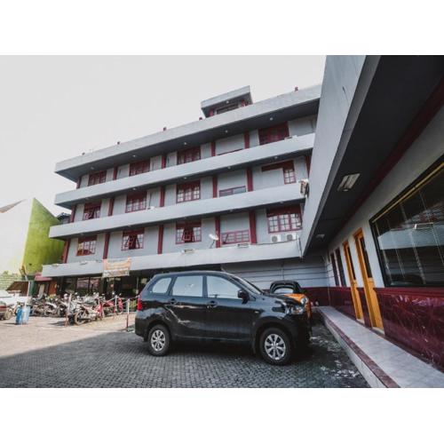 RedDoorz Plus near RSCM Jakarta