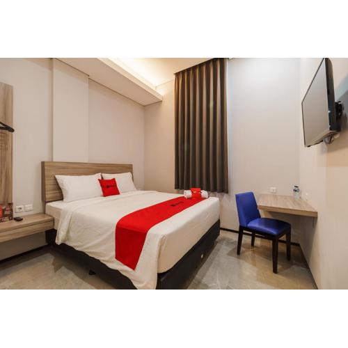 RedDoorz Plus near Senayan City