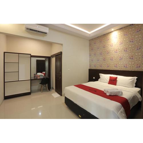 RedDoorz Plus near Solo Paragon Mall