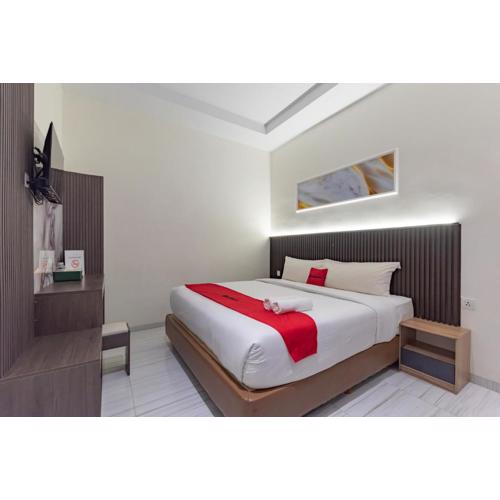 RedDoorz Plus Near SP Plaza Batu Aji Batam