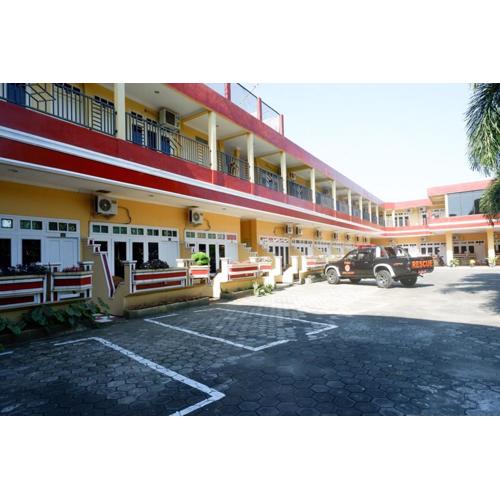 RedDoorz Plus near Stadion Wijaya Kusuma