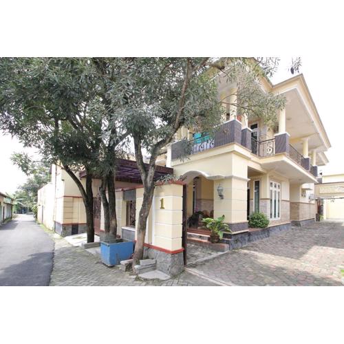 RedDoorz Plus near STIE YKPN