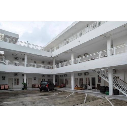 RedDoorz Plus near UMS Solo