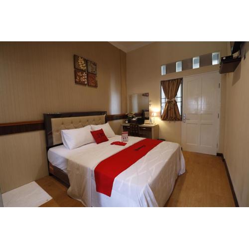 RedDoorz Plus near Universitas Sumatera Utara