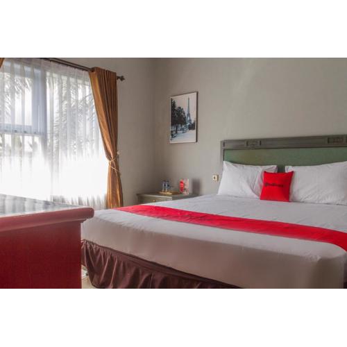 RedDoorz Plus @ Otista Garut