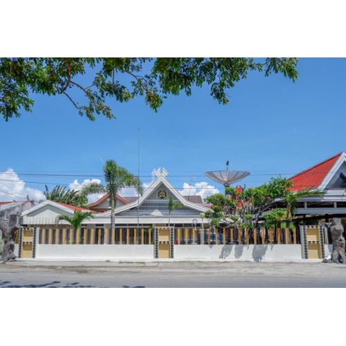 RedDoorz Plus Syariah at Alam Raya Hotel