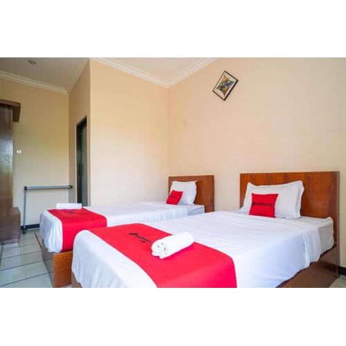 RedDoorz Plus Syariah At Lotus Hotel Bojonegoro