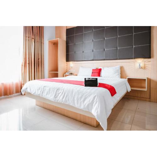RedDoorz Premium at Hotel T-ONE Jambi