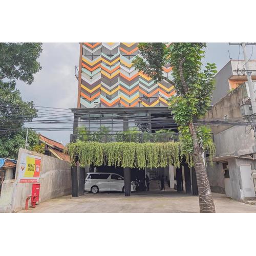 RedDoorz Premium @ Hotel Hebat