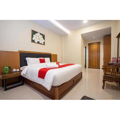 RedDoorz Premium @ Jalan Cengkeh Malang