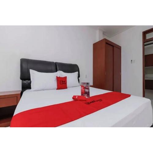 RedDoorz Premium near Stasiun Lenteng Agung
