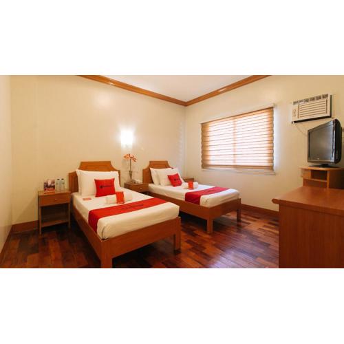 RedDoorz Premium @ Nick Hotel Gerona Tarlac