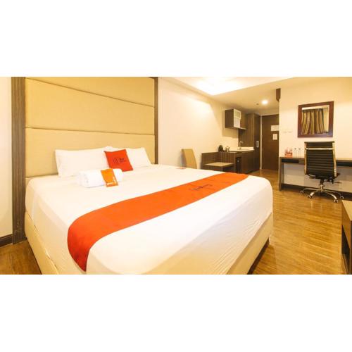 RedDoorz Premium @ West Avenue Quezon City