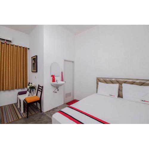 RedDoorz @ Radio Dalam