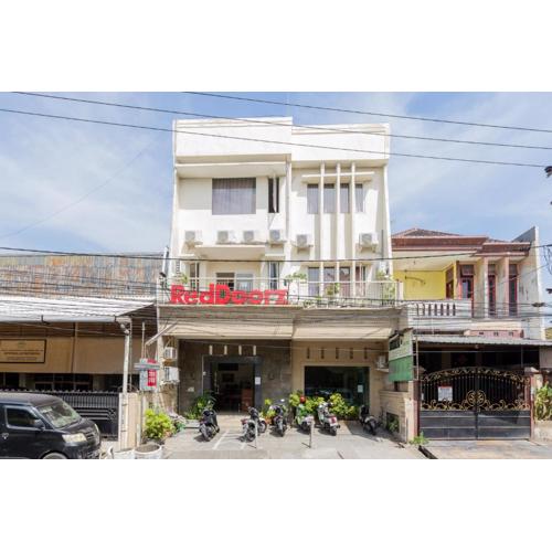 RedDoorz @ Raya Ngagel 2