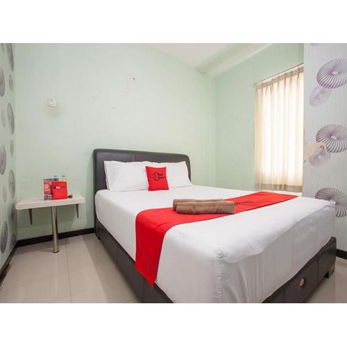 RedDoorz @ Raya Tidar