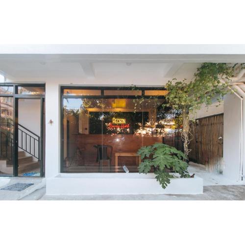 RedDoorz @ Recson Boracay Hostel