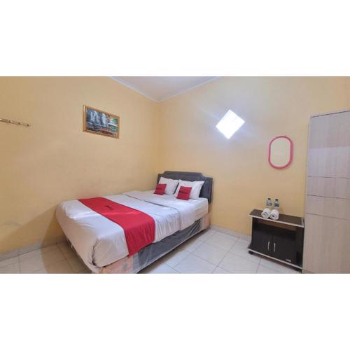 RedDoorz Syariah At Endrayanti Inn RSUD Yogyakarta