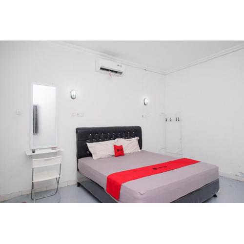 RedDoorz Syariah at Griya Merbotan Demak