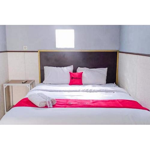 RedDoorz Syariah at Griya Soeratin Pacitan