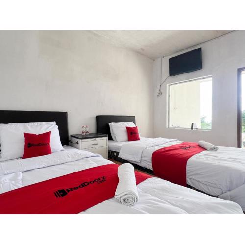 RedDoorz Syariah at jalan Dieng 5