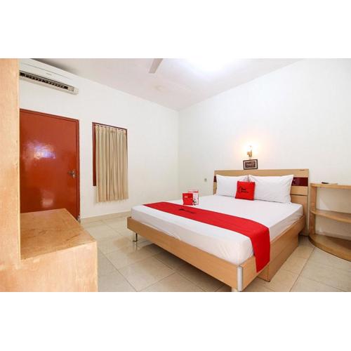 RedDoorz Syariah At Jalan Menteri Supeno