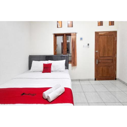 RedDoorz Syariah at Jalan Panglima Sudirman Probolinggo